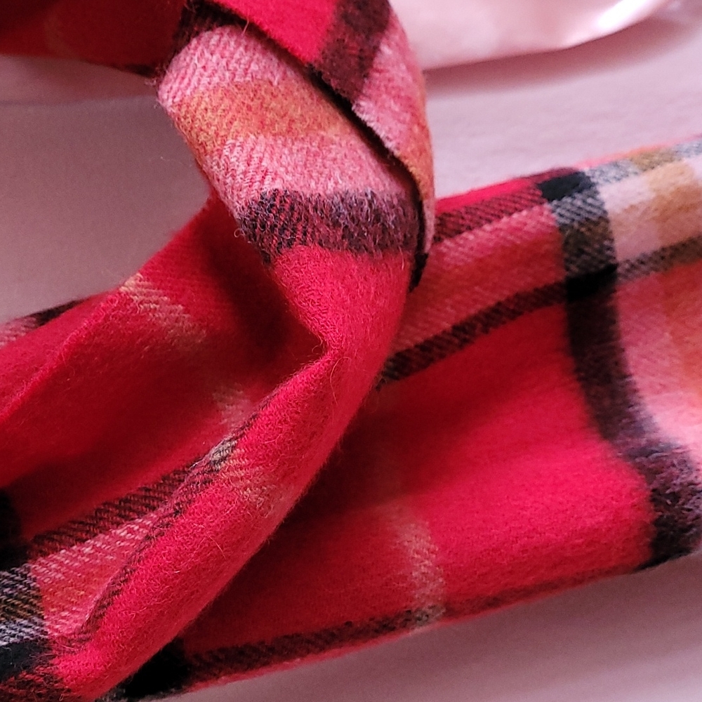 NWOT Macy's Plaid Pompom Scarf - Picture 2 of 10